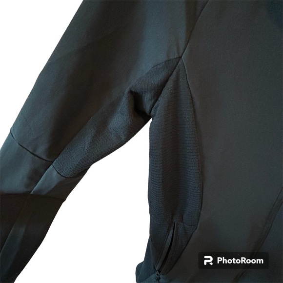 Columbia women’s lightweight jacket, Omni-shade sun protection, very good cond. - Picture 3 of 9